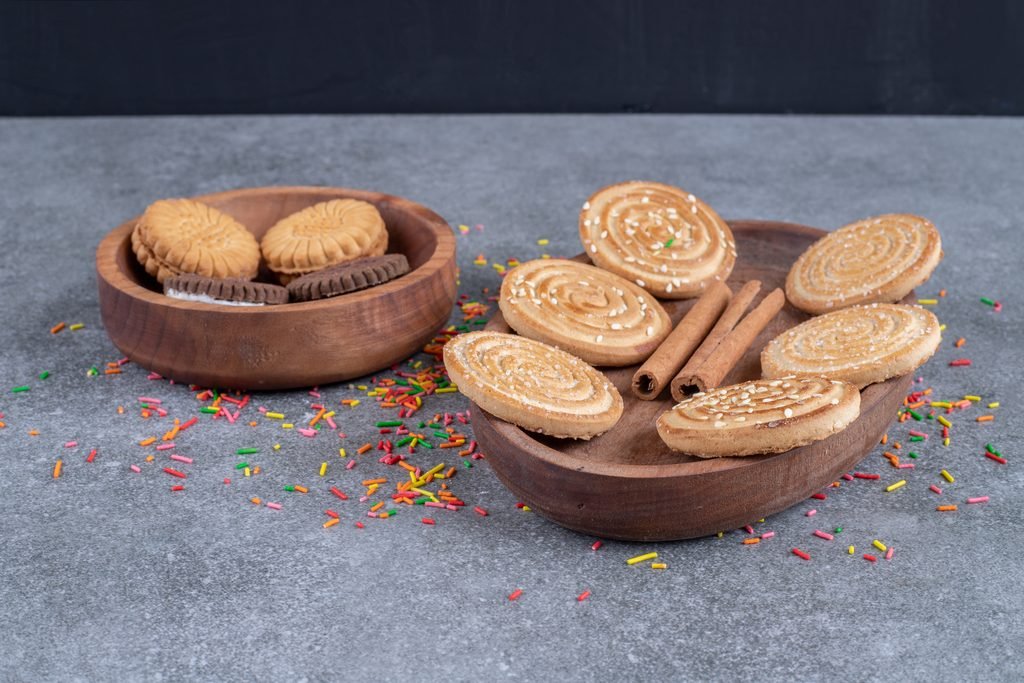 Gourmet Cookie Flavors: Delicious Ideas for Every Occasion Bunch Sweet Crackers Wooden Plates 1024x683